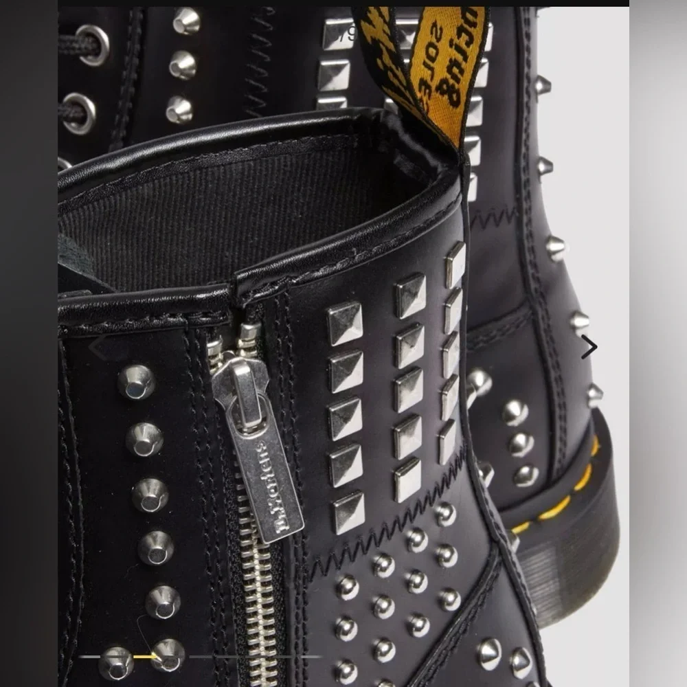 DR MARTENS 1460 STUDDED ZIP ATLAS LEATHER LACE UP